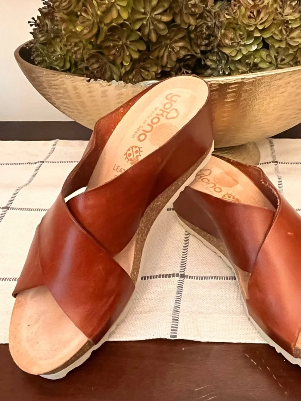 YOKONO Leather Cross-Strap Slide Sandals Size 9 EUC Cognac Color Summer Perfect